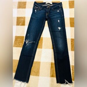 Hollister Women’s Distressed Skinny Jeans – Size 00R, W23 L31, Frayed Hem